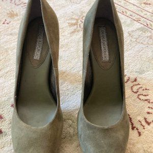 Banana Republic NWOT "Union" DarK Olive Suede Platform Block Heel Pumps